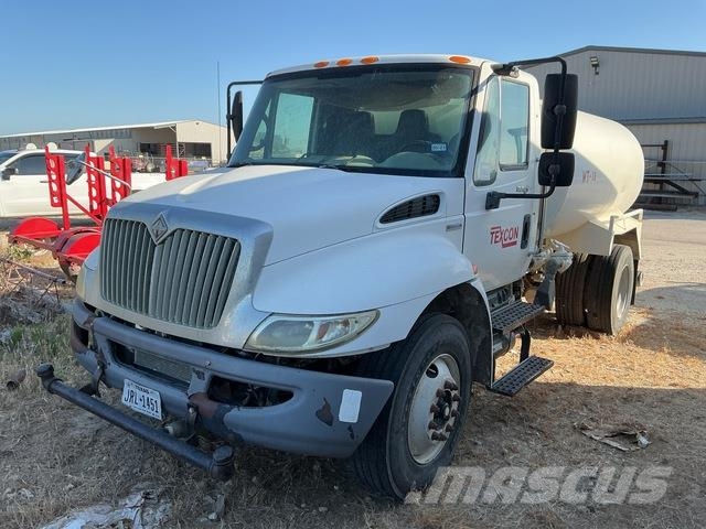 International 4300 Vesisäiliöautot