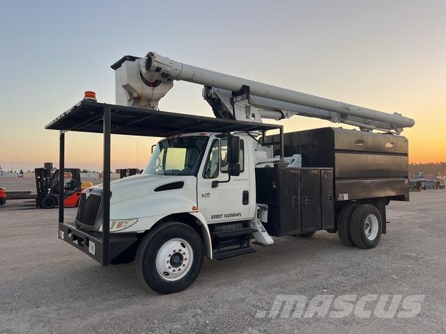 International 4300 卡車裝載高空作業車