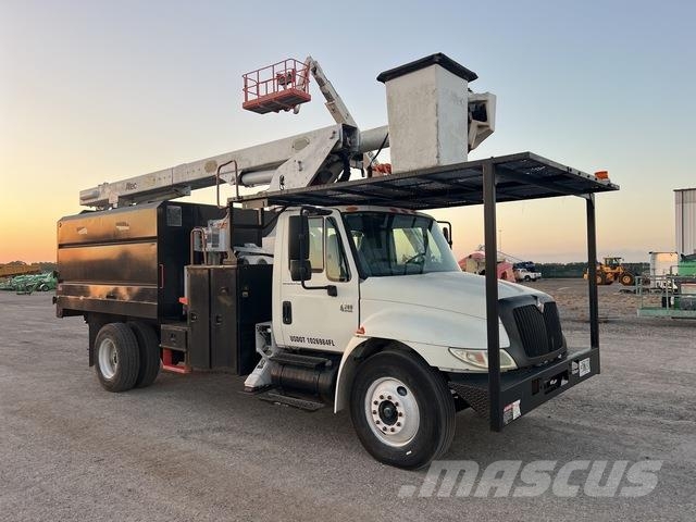International 4300 卡車裝載高空作業車