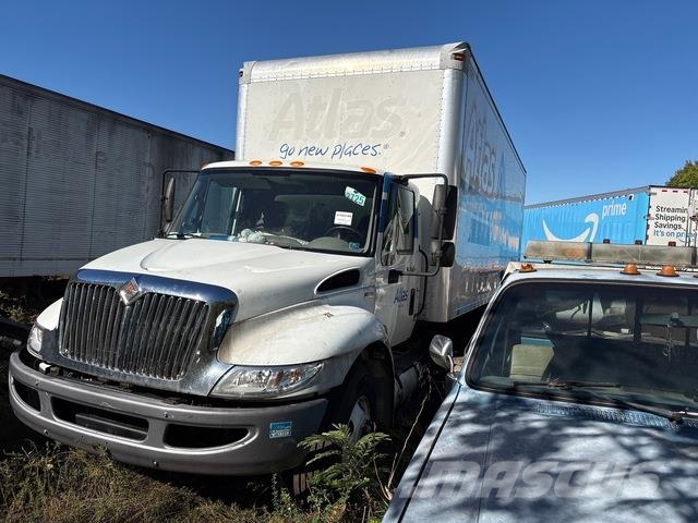 International 4300 Furgons
