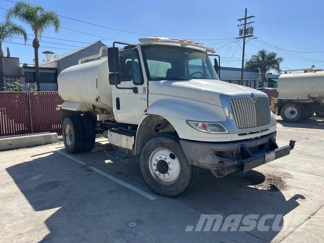International 4300 Kamioni za vodu