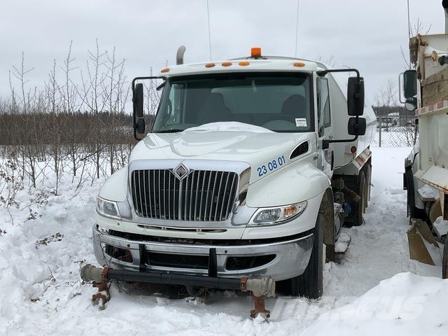 International 4400 Caminhão-pipa