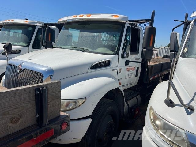 International 4400 شاحنات قلابة