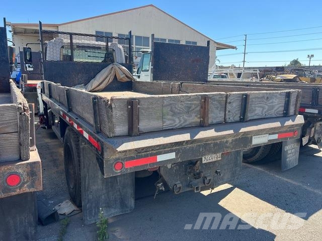 International 4400 شاحنات قلابة