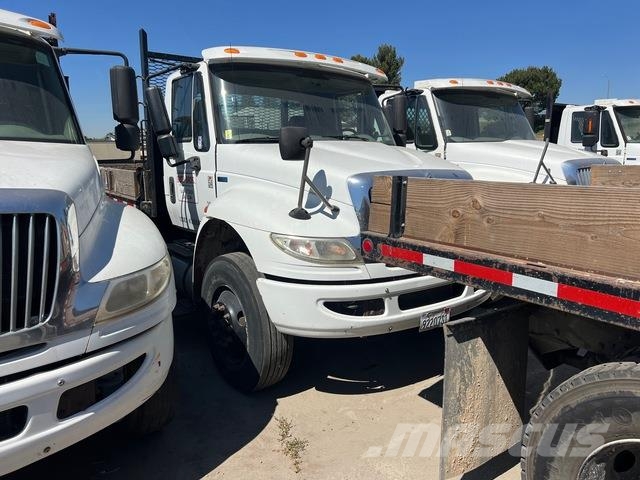International 4400 شاحنات قلابة