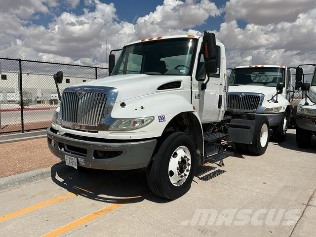 International 4400 Vetopöytäautot