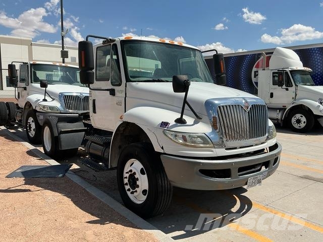 International 4400 Vetopöytäautot