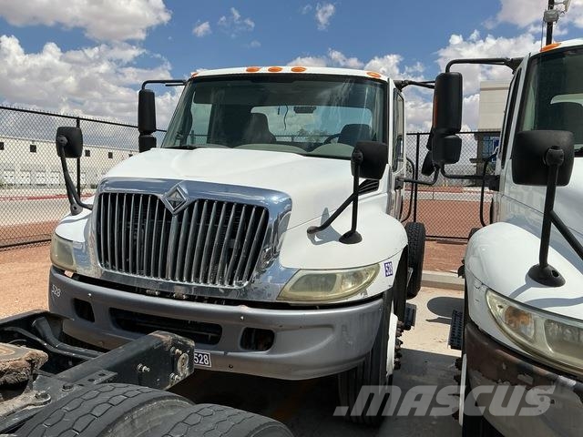 International 4400 Vetopöytäautot
