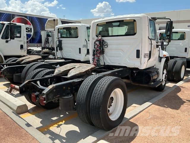 International 4400 Vetopöytäautot
