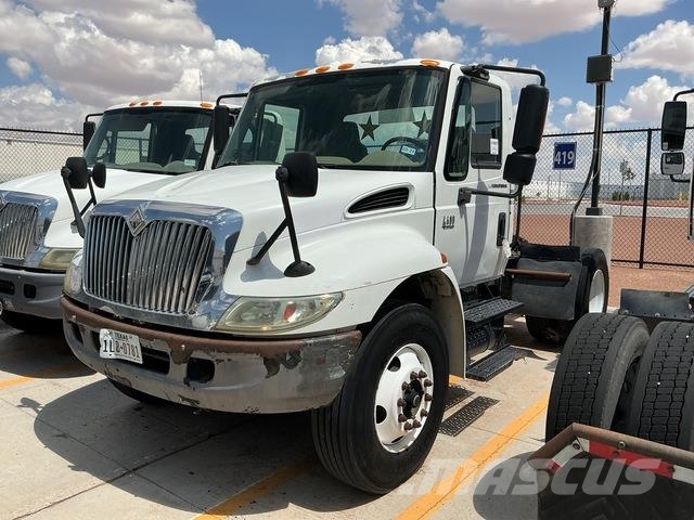 International 4400 Vetopöytäautot