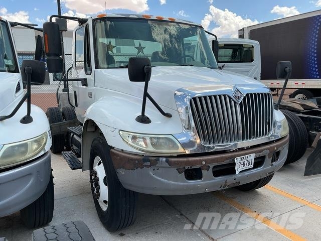 International 4400 Vetopöytäautot