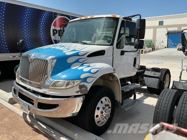 International 4400 Vetopöytäautot