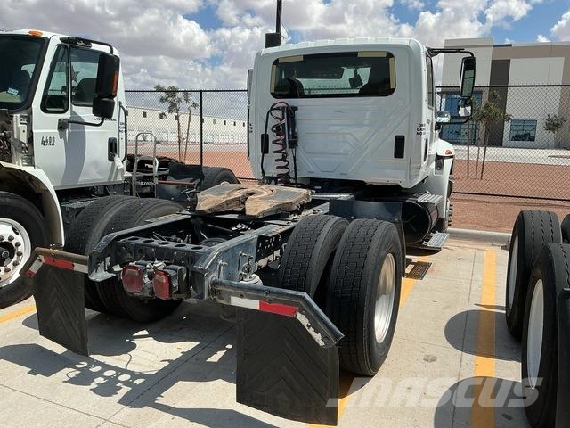 International 4400 Vetopöytäautot