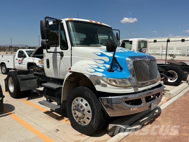 International 4400 Vetopöytäautot