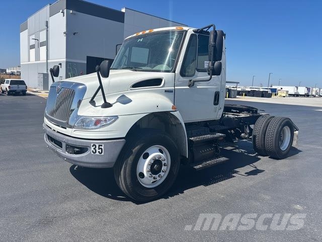 International 4400 Vlačilci