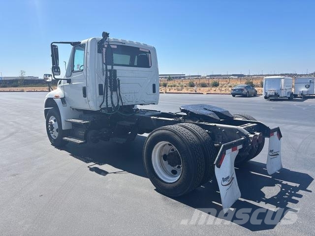 International 4400 Vlačilci