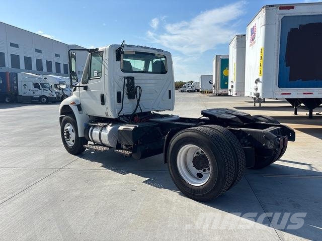 International 4400 Vlačilci