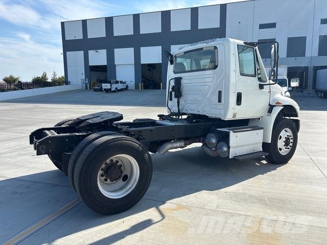 International 4400 Vlačilci
