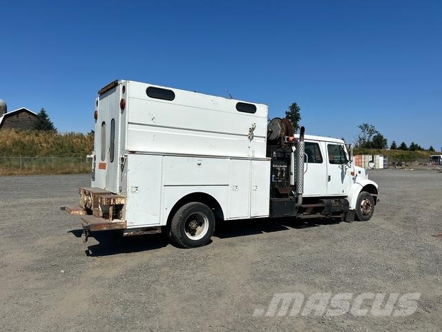 International 4700 Flakbilar/Pickuper