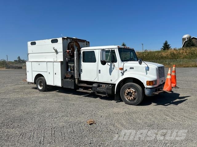 International 4700 Flakbilar/Pickuper