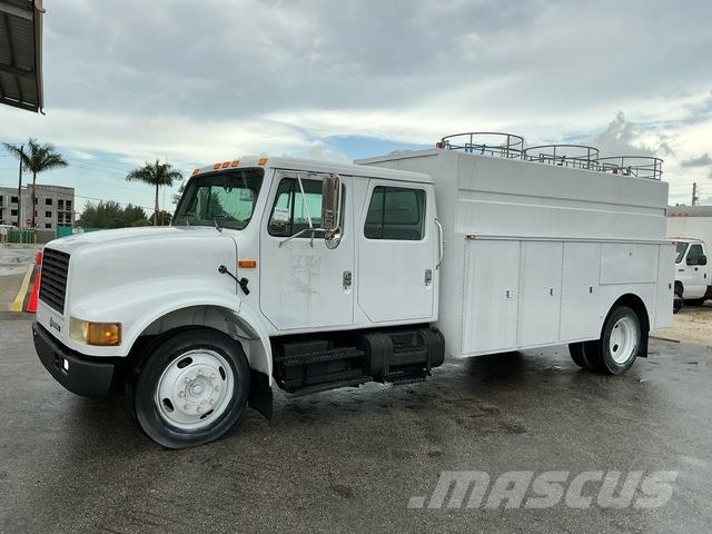 International 4700 Flakbilar/Pickuper