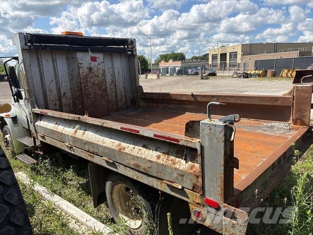 International 4700 Pašizgāzējs