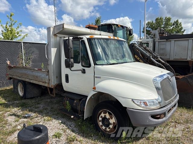 International 4700 Pašizgāzējs
