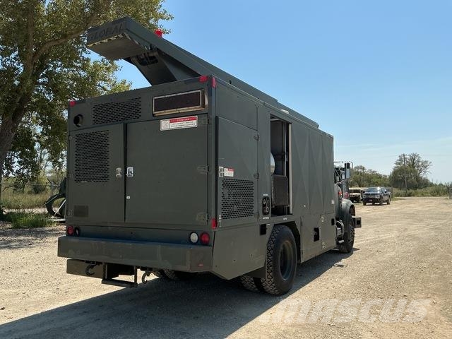 International 4700 Otros