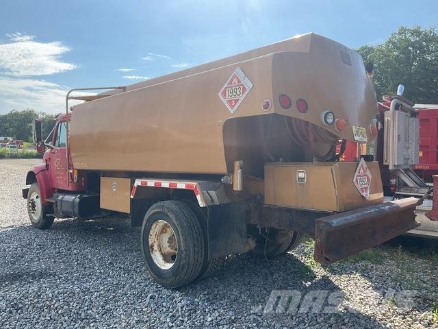 International 4900 Autocisterna