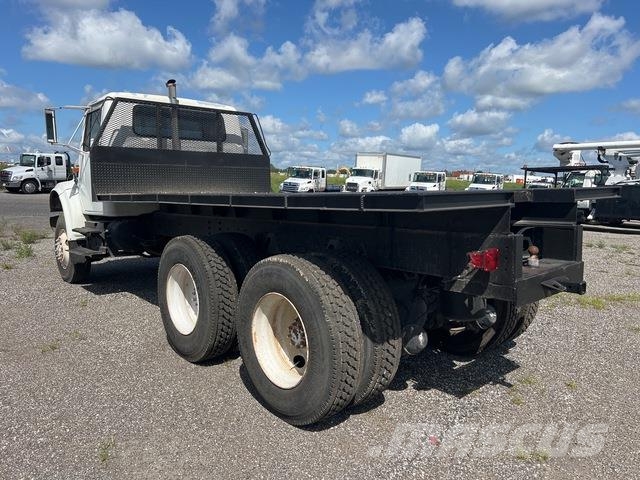 International 4900 شاحنات مسطحة/مفصلية الجوانب