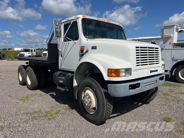 International 4900 شاحنات مسطحة/مفصلية الجوانب