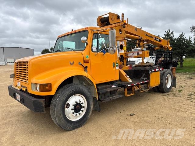 International 4900 Truck mounted drill rig