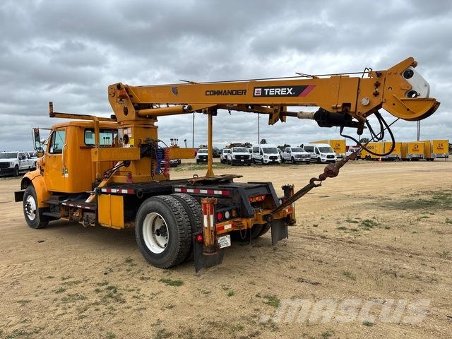 International 4900 Truck mounted drill rig