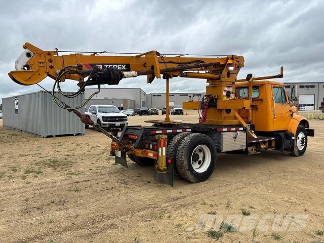 International 4900 Truck mounted drill rig