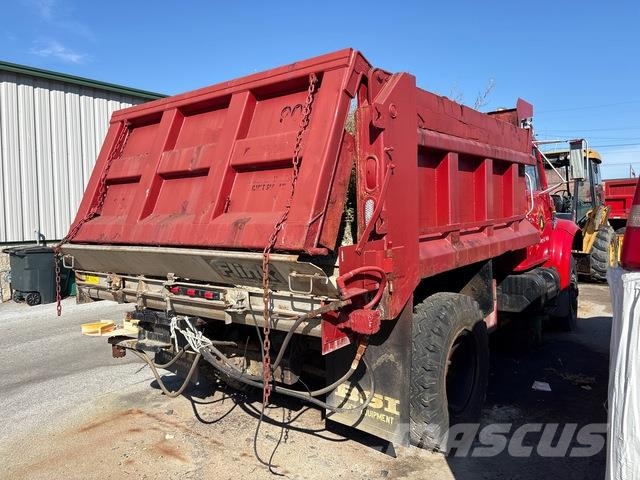 International 4900 Pašizgāzējs