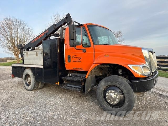 International 7300 Tovornjaki z žerjavom