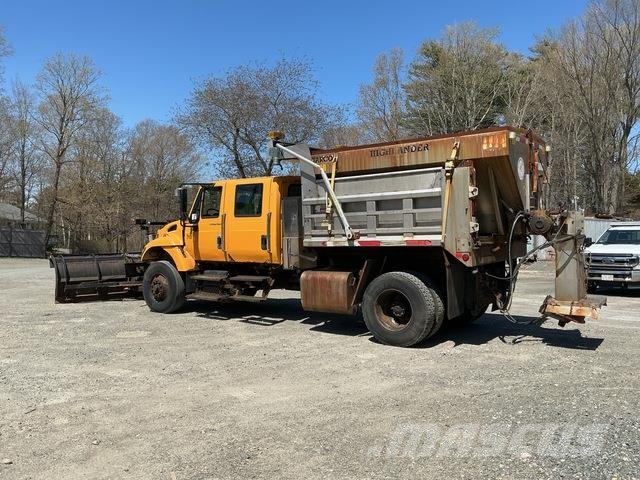 International 7400 حراثات ونصول الجليد