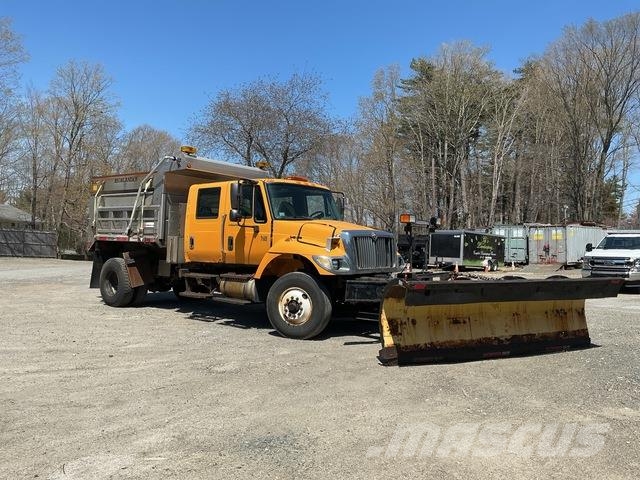 International 7400 حراثات ونصول الجليد