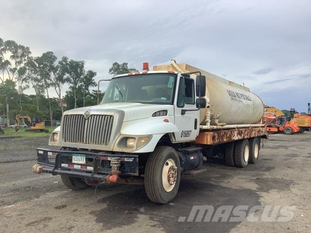 International 7400 Vesisäiliöautot