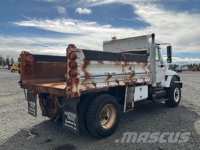 International 7400 덤프 트럭