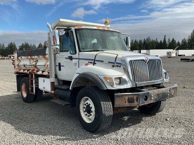 International 7400 덤프 트럭
