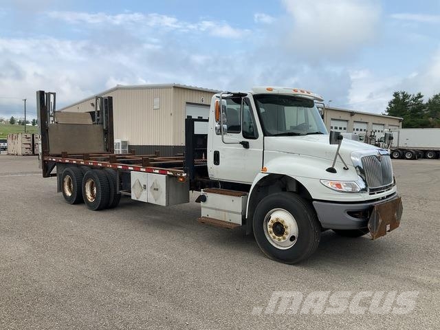 International 7400 Platte bakwagens