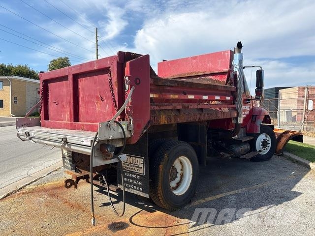 International 7400 Snow blades and plows