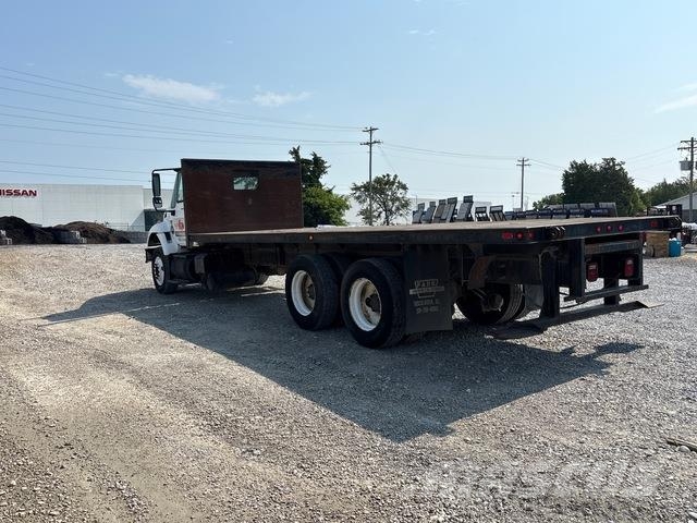 International 7400 Flatbed / Dropside trucks