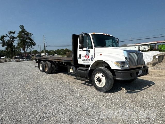 International 7400 Flatbed / Dropside trucks