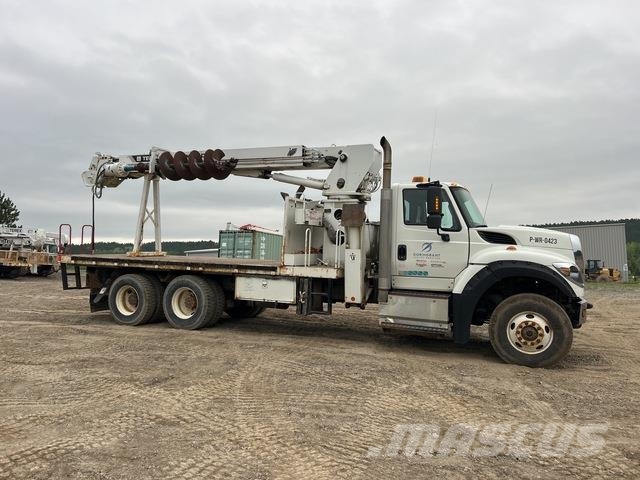 International 7600 Камиони с подвижни сондажни кули