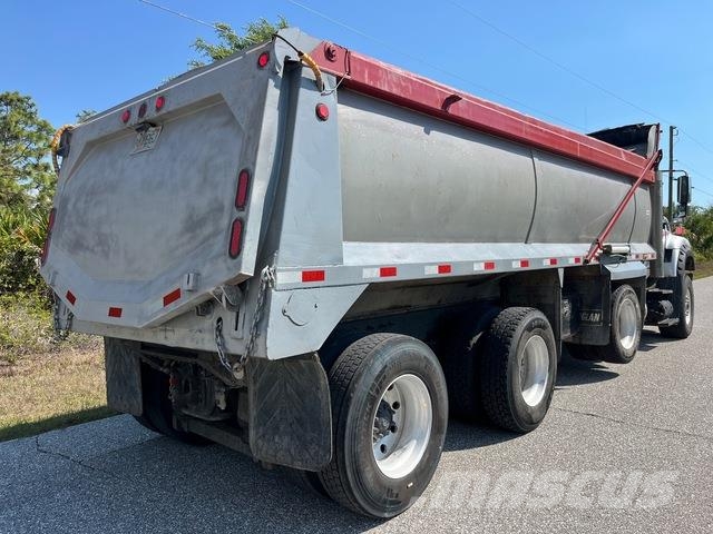 International 7600 Kipper