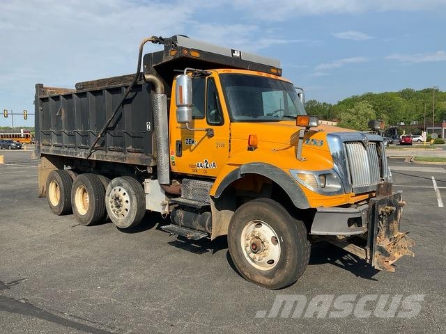 International 7600 شاحنات قلابة