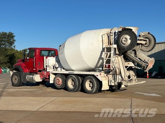 International 7600 Вантажівки / спеціальні