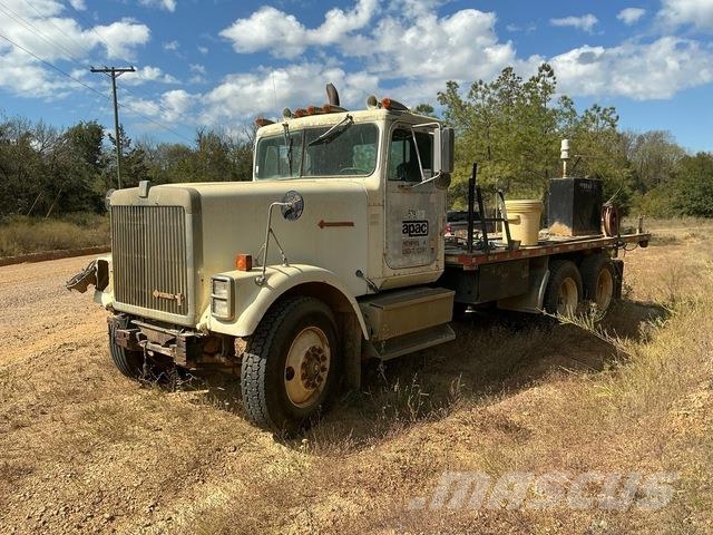 International 9300 Lastbil med lad/Flatbed